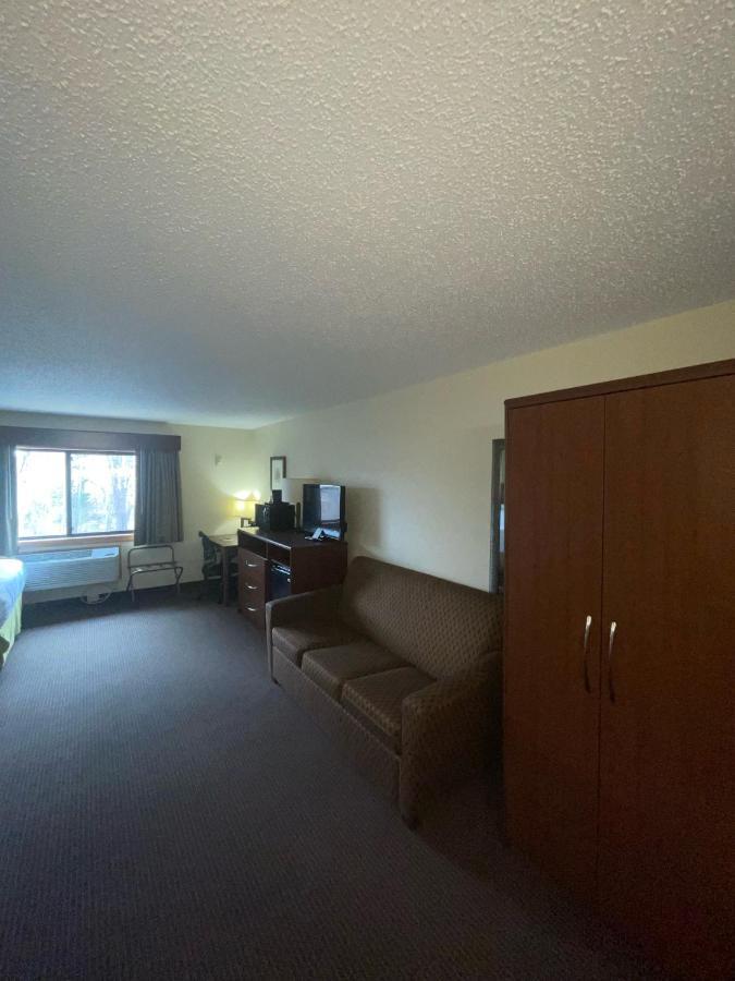 Cobblestone Hotel & Suites - Wisconsin Rapids Bagian luar foto