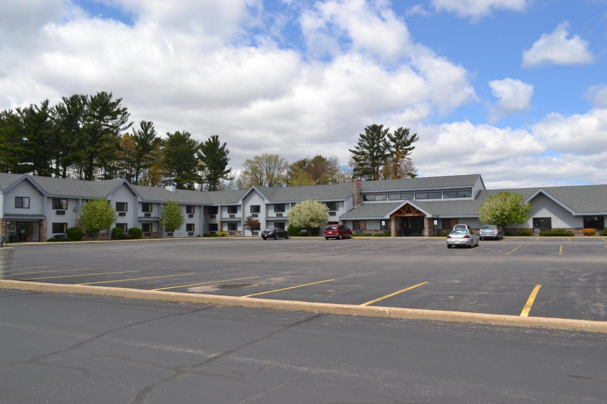 Cobblestone Hotel & Suites - Wisconsin Rapids Bagian luar foto
