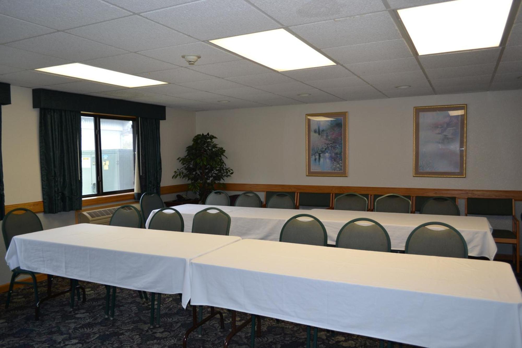 Cobblestone Hotel & Suites - Wisconsin Rapids Bagian luar foto