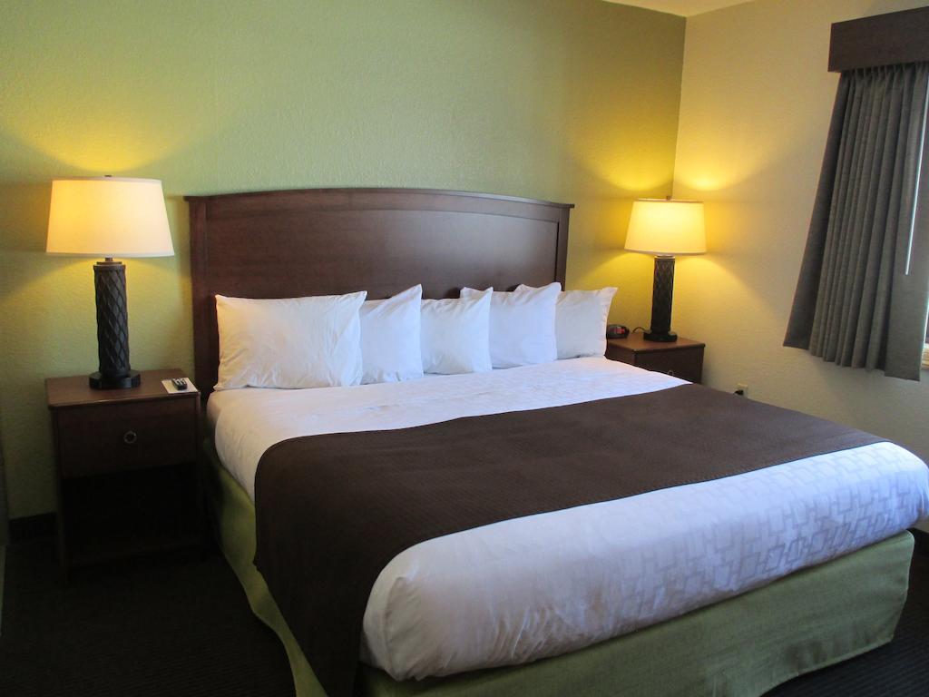 Cobblestone Hotel & Suites - Wisconsin Rapids Bagian luar foto