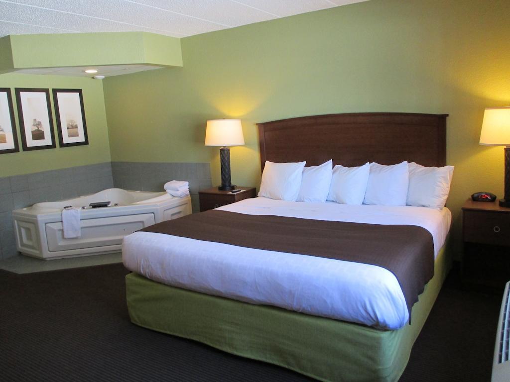 Cobblestone Hotel & Suites - Wisconsin Rapids Bagian luar foto