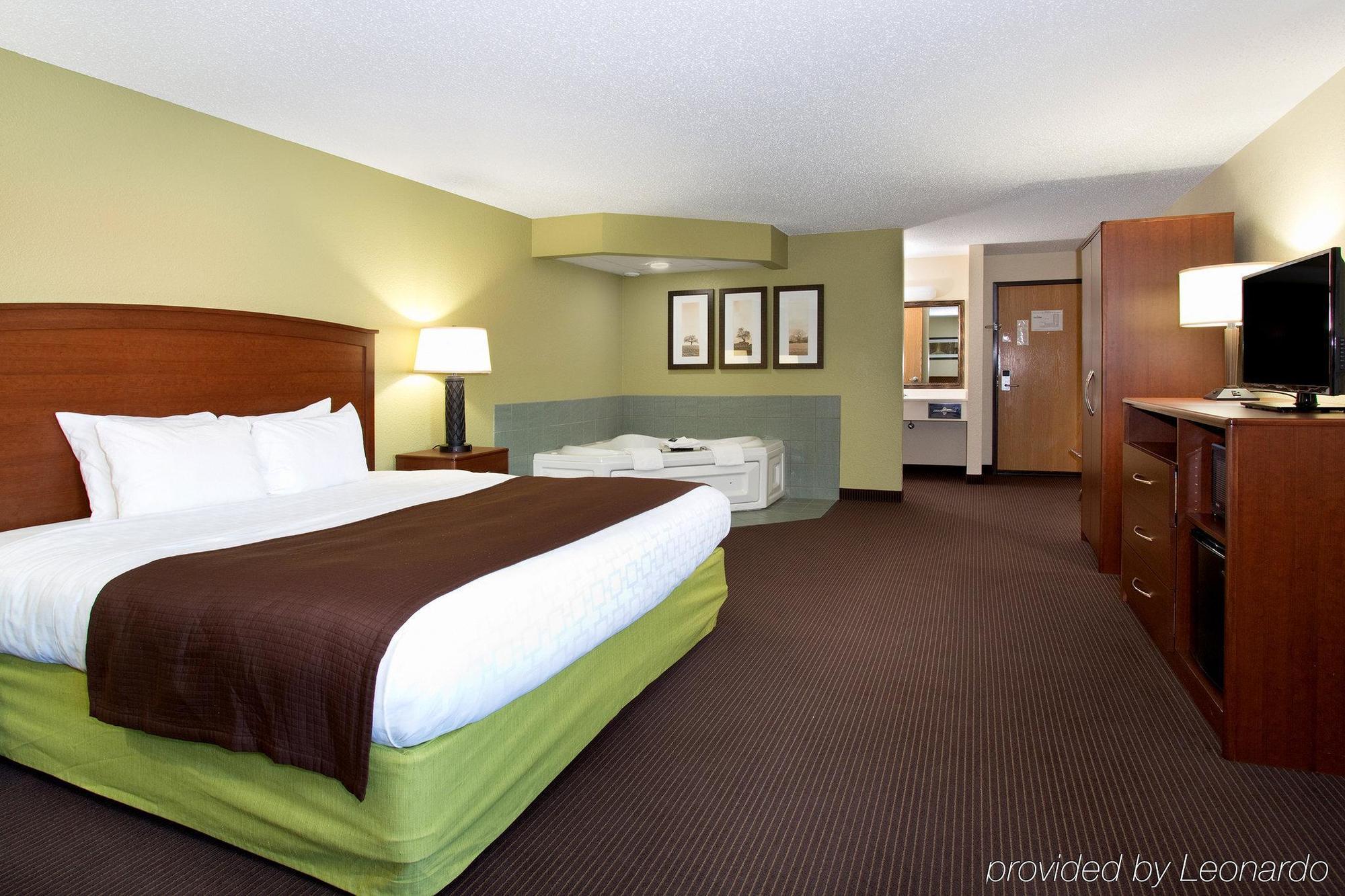 Cobblestone Hotel & Suites - Wisconsin Rapids Bagian luar foto