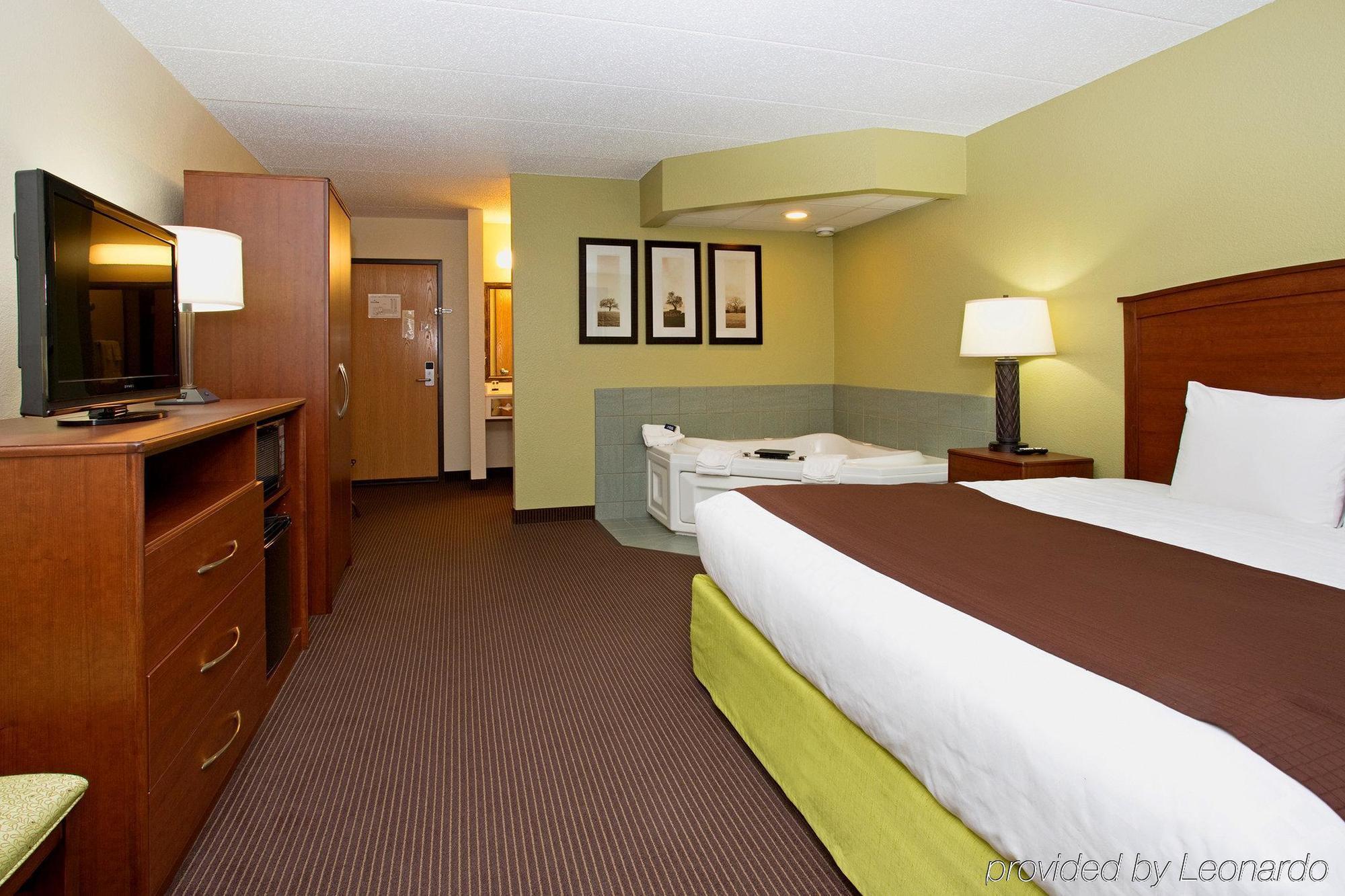 Cobblestone Hotel & Suites - Wisconsin Rapids Bagian luar foto