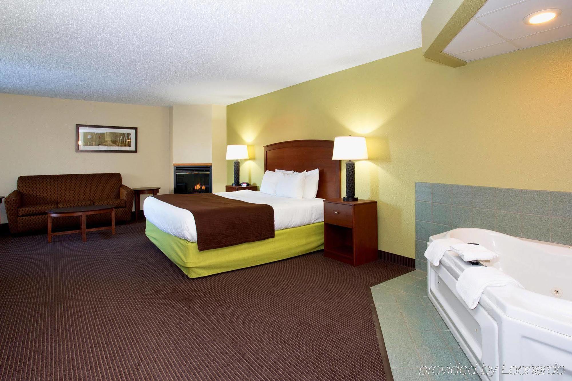 Cobblestone Hotel & Suites - Wisconsin Rapids Bagian luar foto