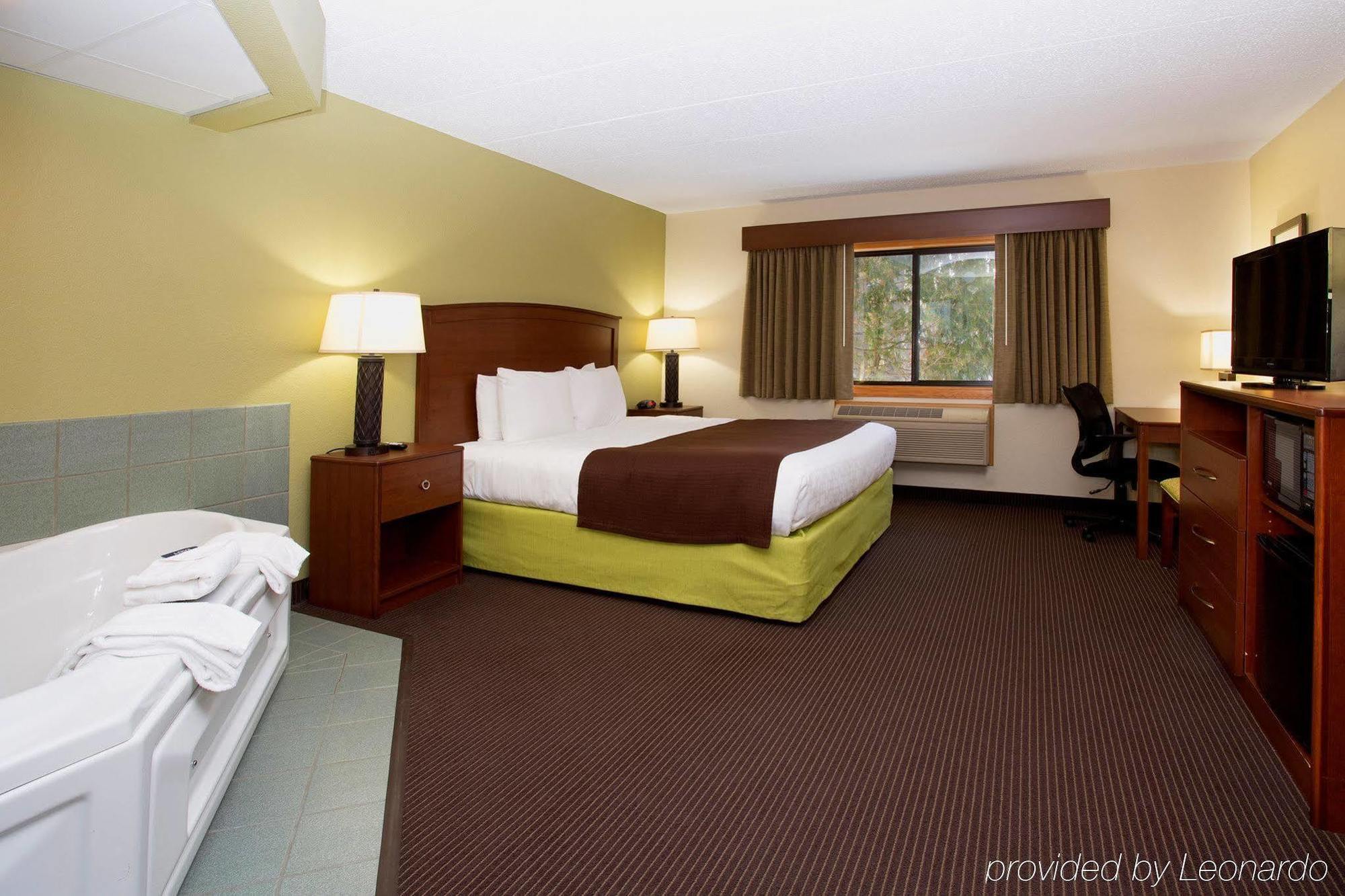 Cobblestone Hotel & Suites - Wisconsin Rapids Bagian luar foto