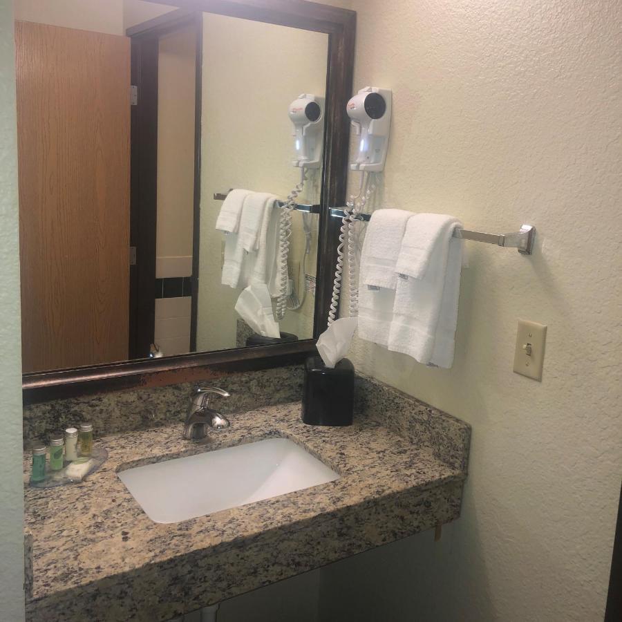 Cobblestone Hotel & Suites - Wisconsin Rapids Bagian luar foto