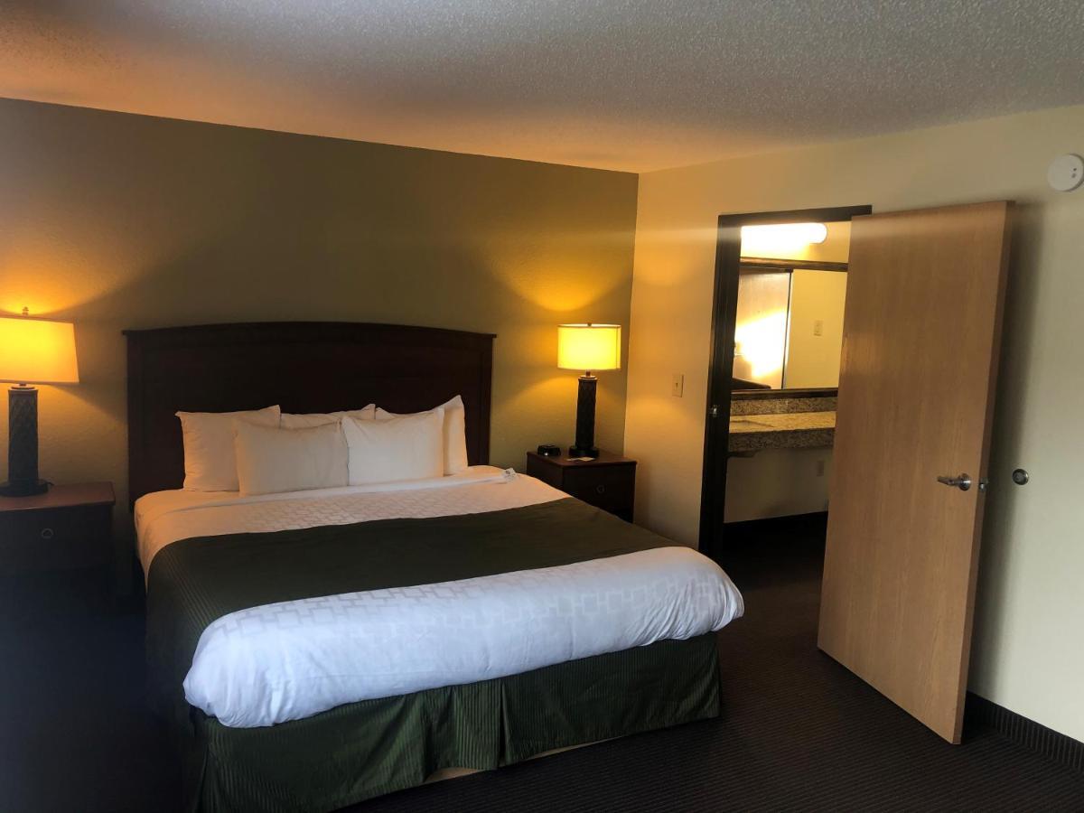 Cobblestone Hotel & Suites - Wisconsin Rapids Bagian luar foto